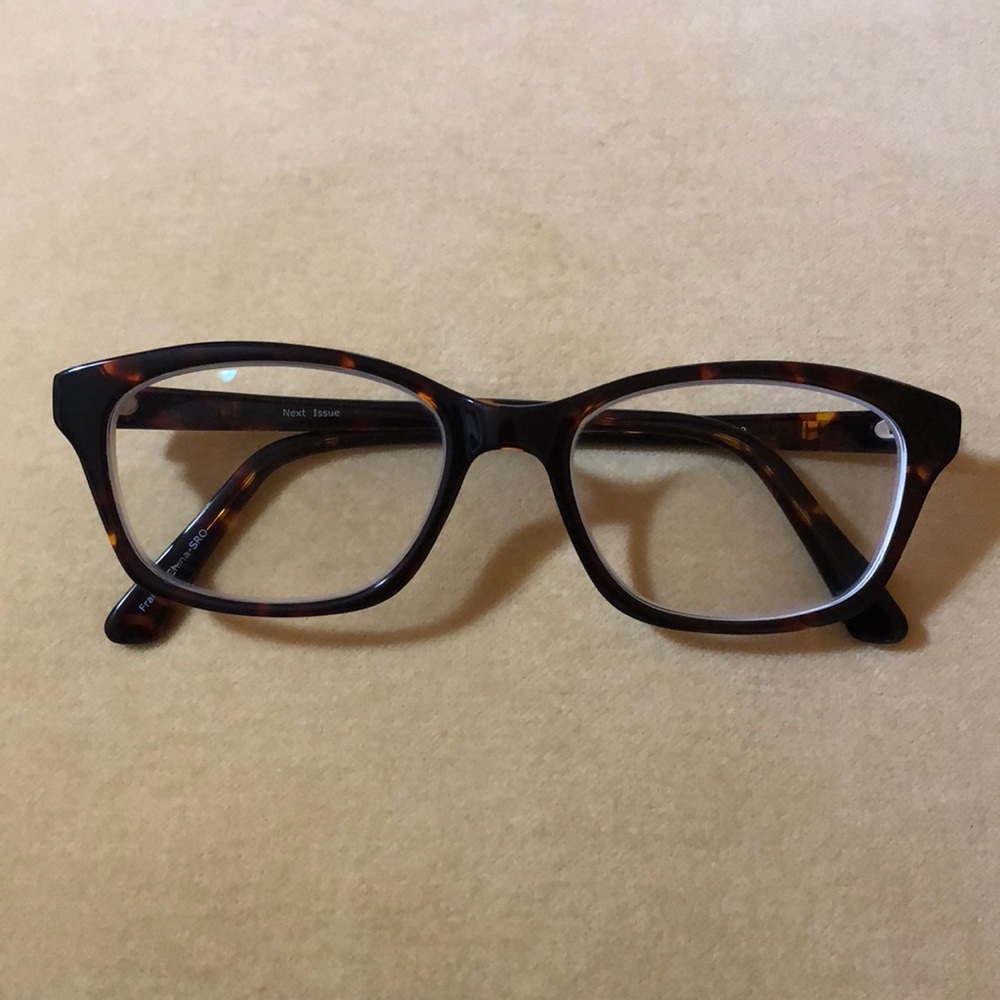 Glasses - Picture 2 of 8